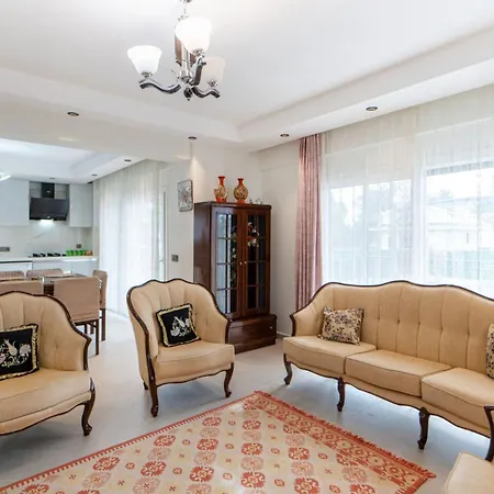 Villa Huge Triplex W Pool And Garden In