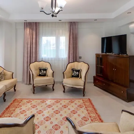 Huge Triplex W Pool And Garden In Villa *