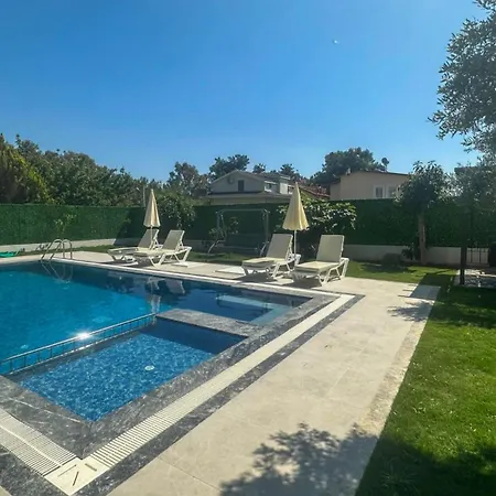 Huge Triplex W Pool And Garden In Villa