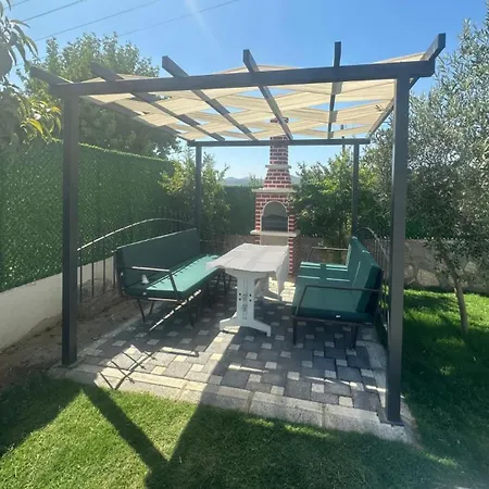 Villa Huge Triplex W Pool And Garden In