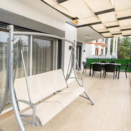Villa Huge Triplex W Pool And Garden In *