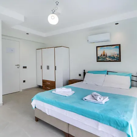 Villa Huge Triplex W Pool And Garden In